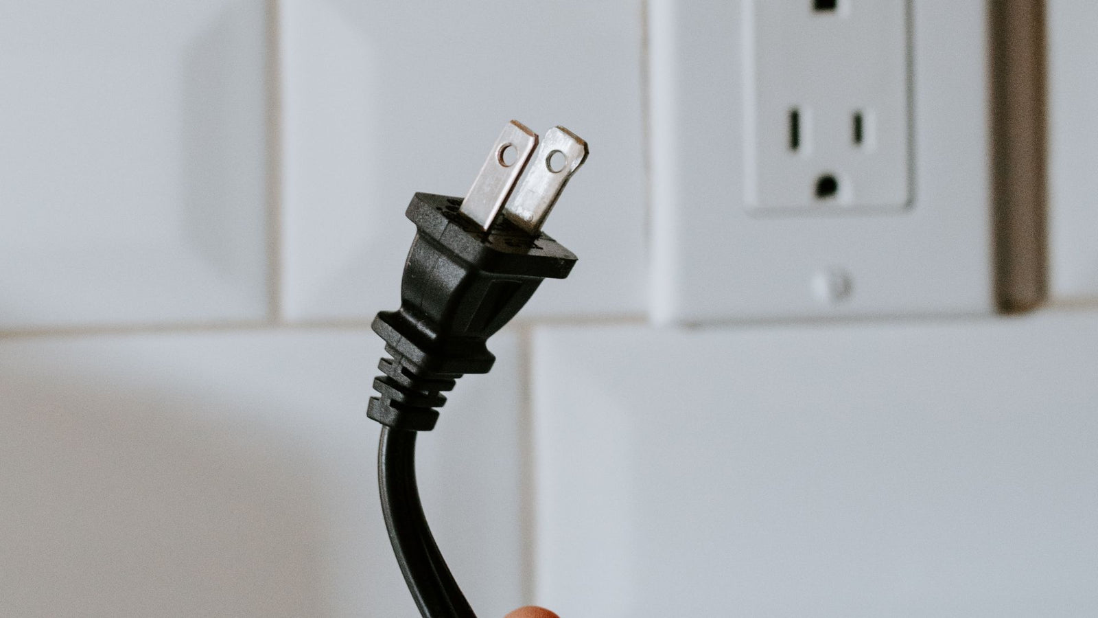 Emergency Power Backup Systems: Be Prepared for Outages with Rocksolar