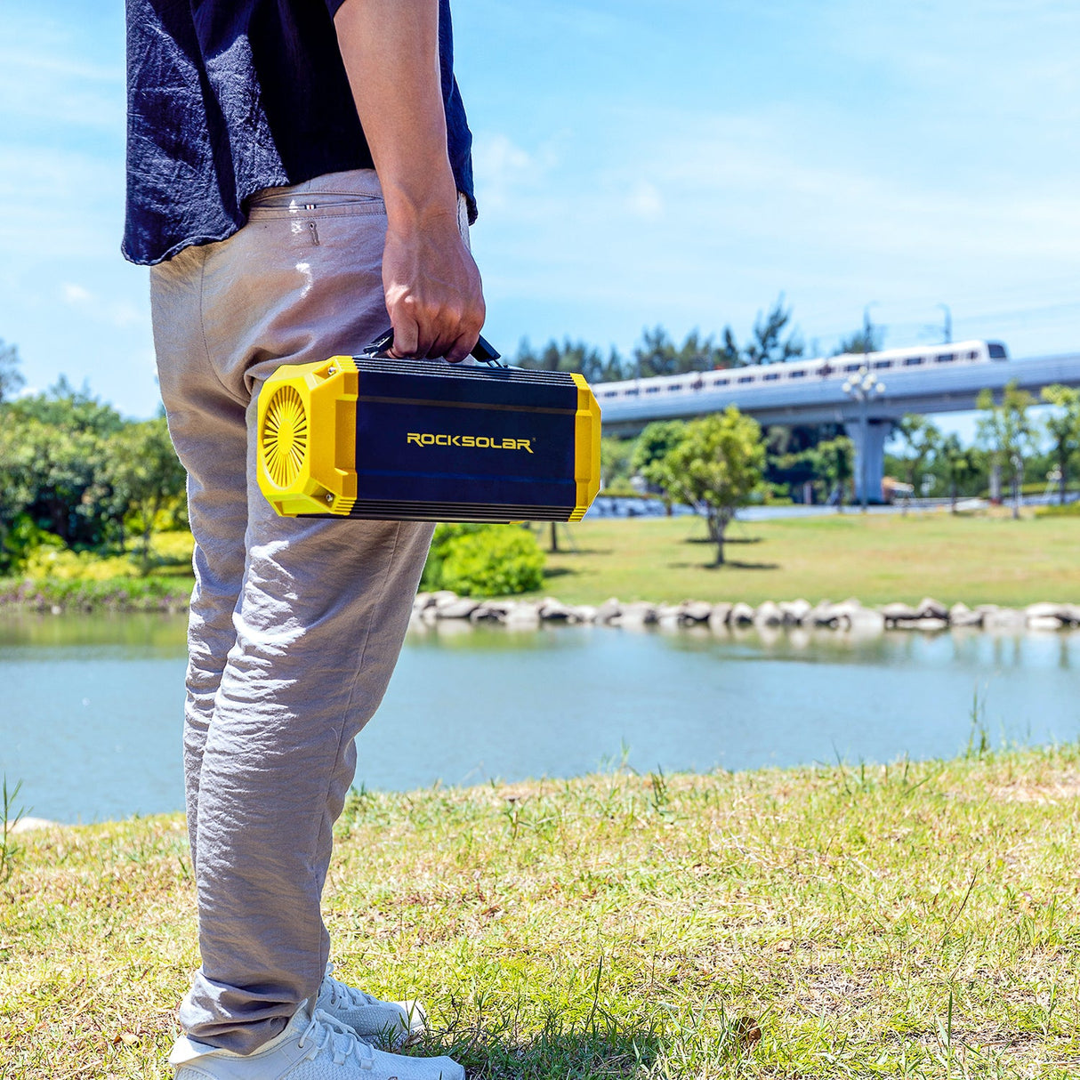 handy portable power station for carrying