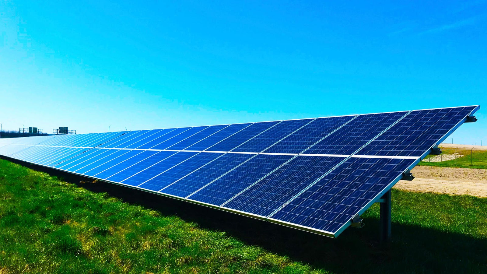 Rigid Solar Panels vs. Flexible Solar Panels: Exploring Applications and Advantages